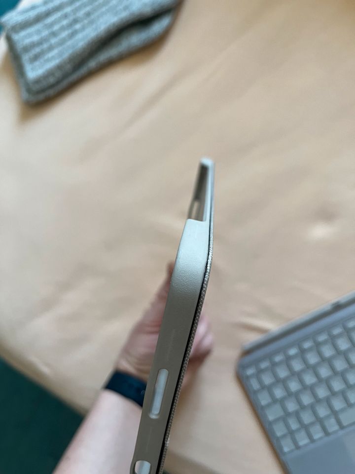 LOGITECH Combo Touch iPad Pro 11" Hüle 1., 2., 3., 4. Gen in Zossen-Neuhof