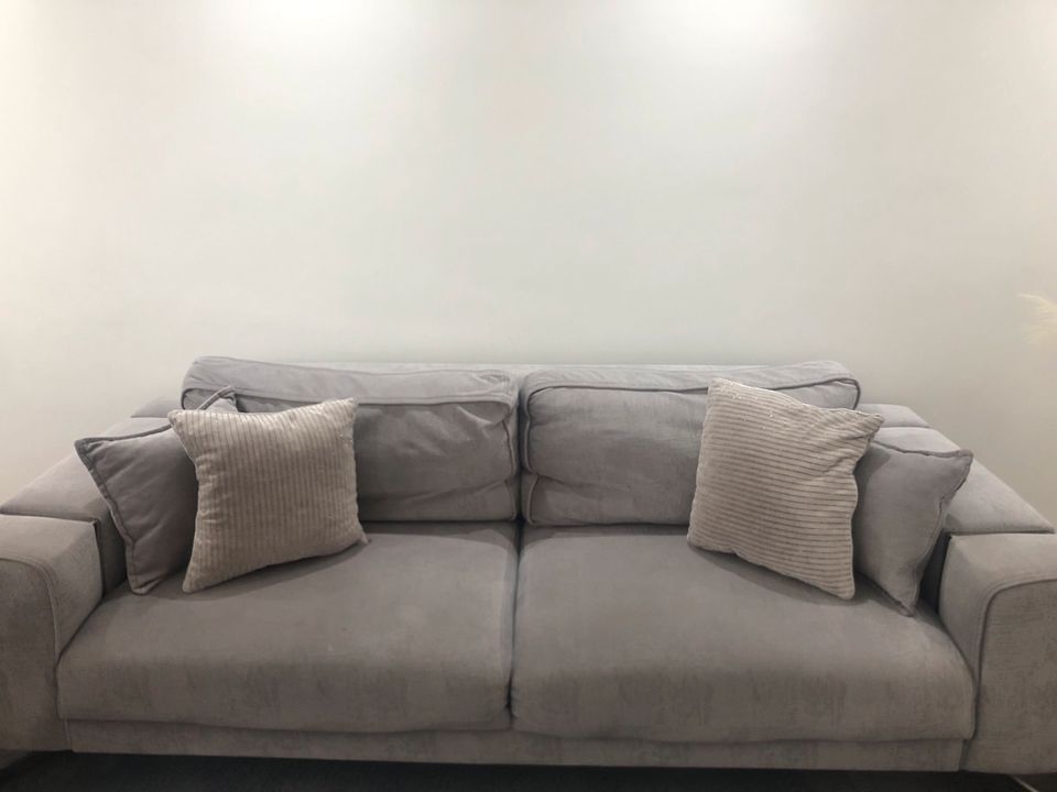 Sehr hochwertige Couch mit schlaffunktion in Dortmund