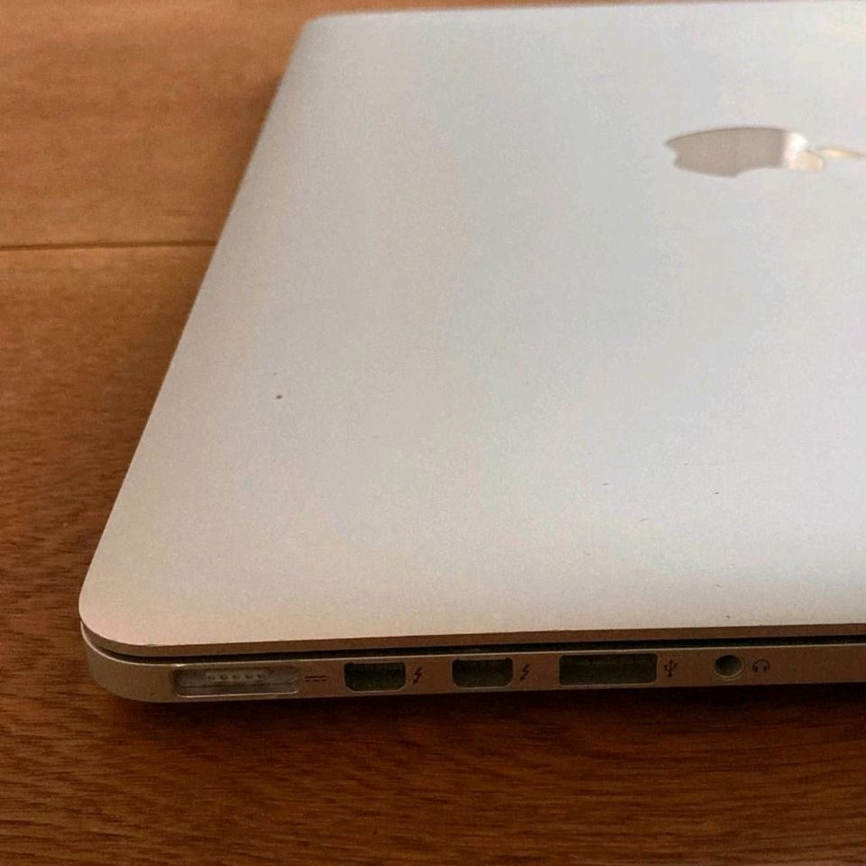 Macbook Pro 15“ Mitte 2015 i7 2,8 GHz Radeon R9 in Berlin