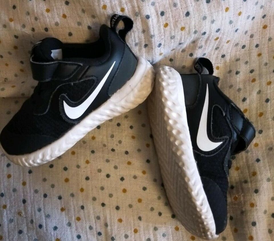 Nike revolution 2025 22