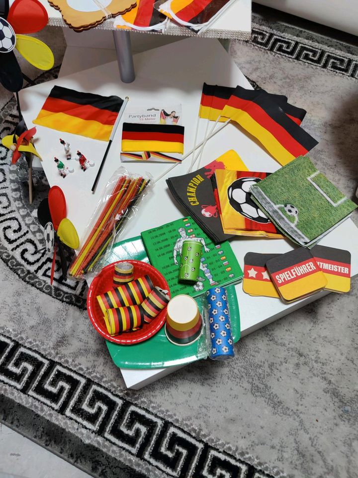 Riesen Konvolut Deutschland Fußball Deko in Berlin
