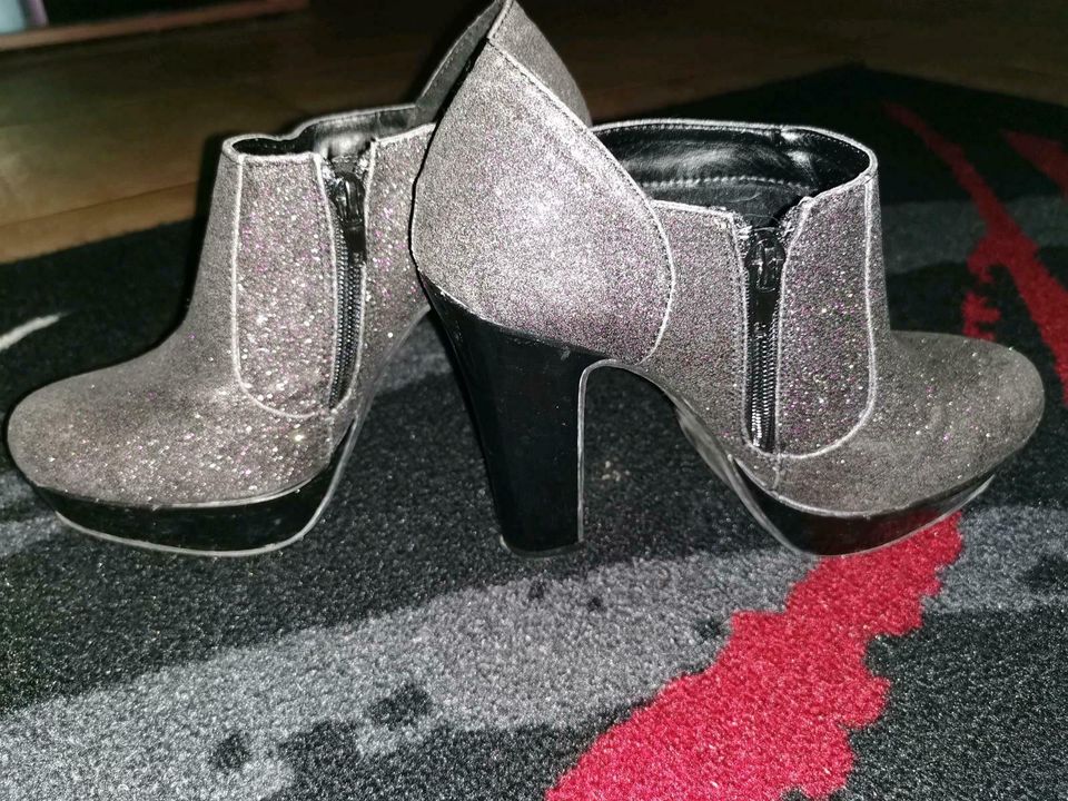 Bunte Glitzer Pumps -High Heels- in Alpirsbach