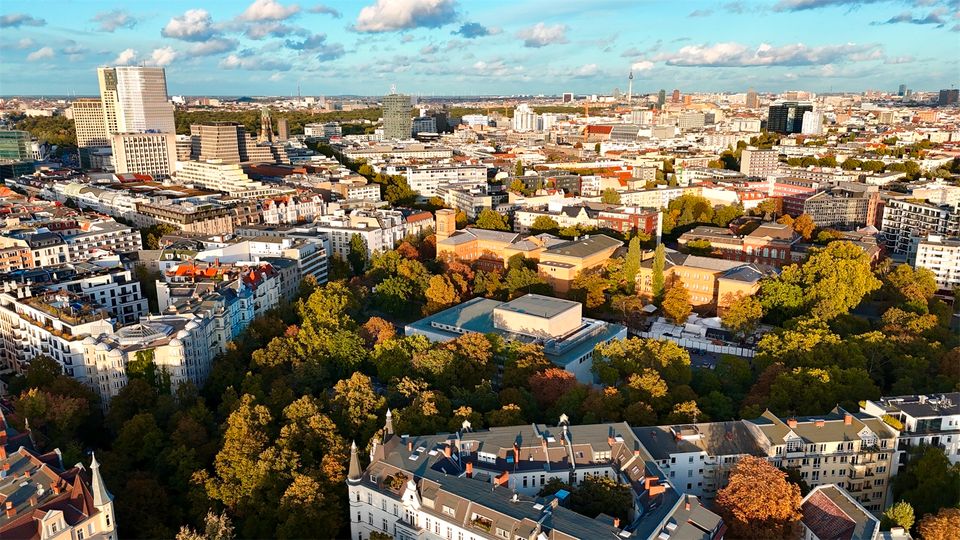 5.886,- pro QM- HERRSCHAFTLICHE STUCKWOHNUNG -aus 1903-- dicht Fasanenplatz in Berlin