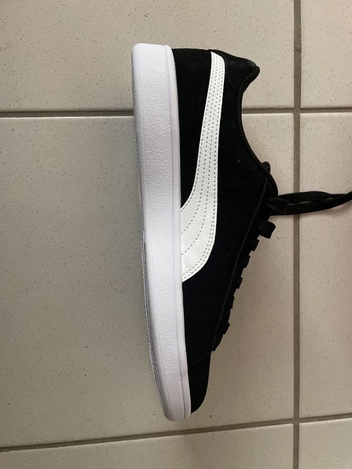 PUMA SMASH V2 Sneaker black EU 42 US 9 schwarz/weiß kein Nike in Tübingen