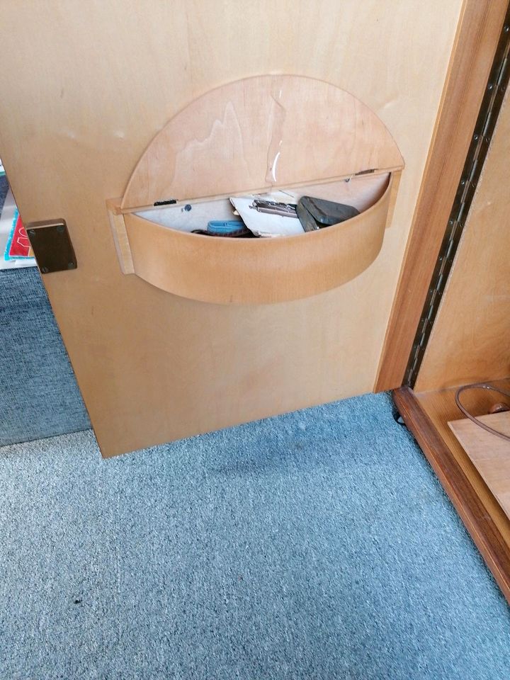 Nähmaschinenschrank mit Nähmaschine "Pfaff" in Görsdorf bei Storkow