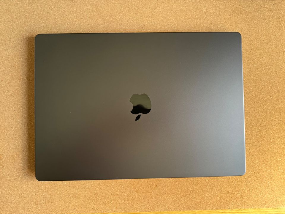 MacBook Pro 16 M3 Max Space Black 36GB in Bremen