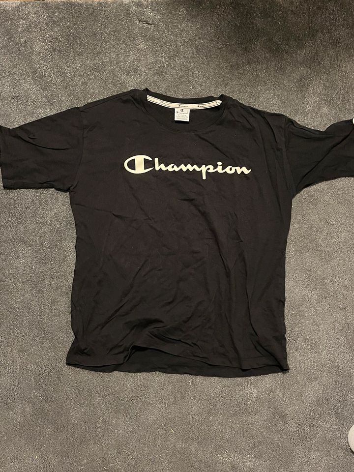 Champion t shirt (perfekt für den Sommer) in Dreieich
