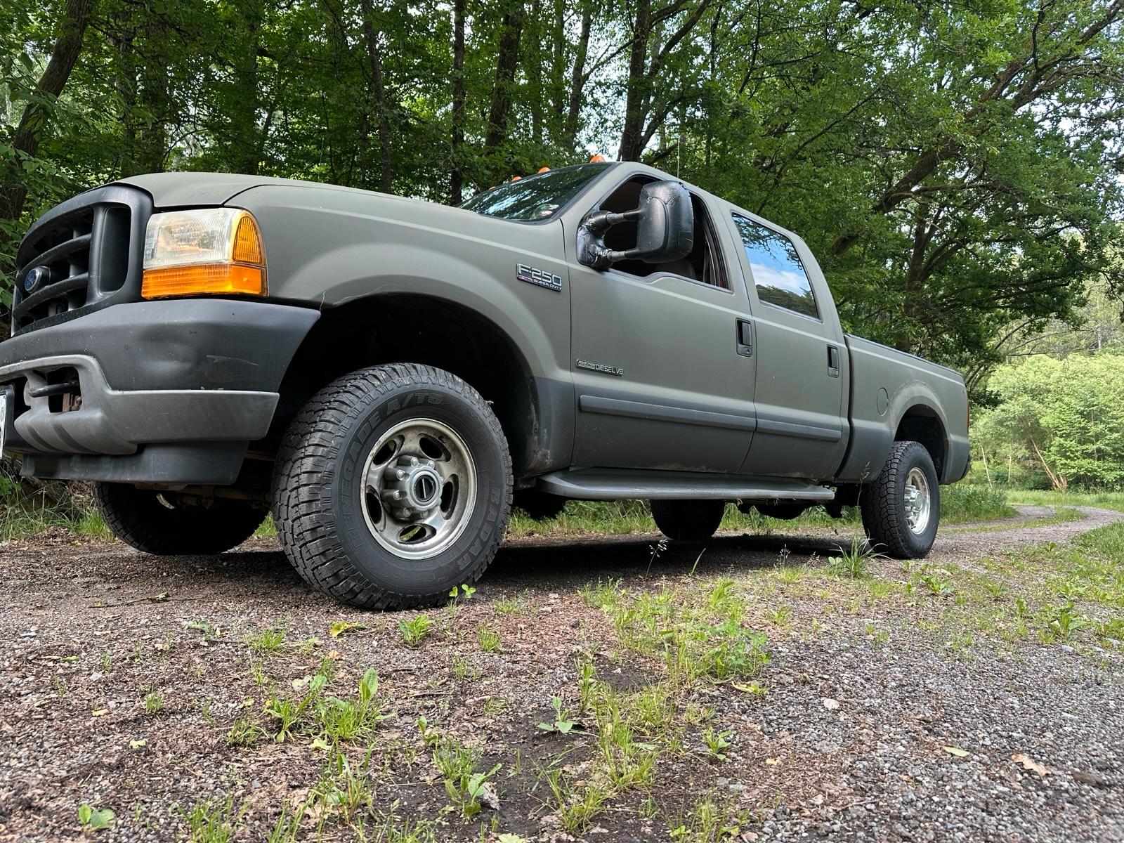 Abbildung des Autos Ford F250 Lariat Crew Ca…