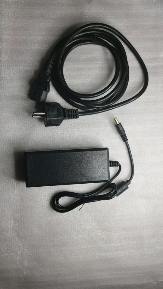 Netzteil - Ladegerät  -  AC / DC Adapter 12 V - 3A in Hamburg