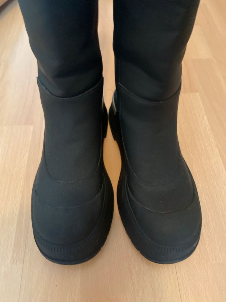 Zara Damen Leder Stiefel in Stuttgart