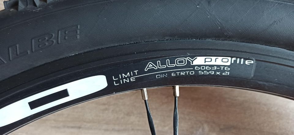 Alloy profile 26“ Hinterrad mit Schlauch und Mantel in Warstein