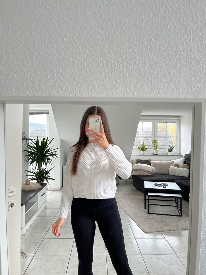 Neu Strick Pulli leicht crop mit Muster in Kassel