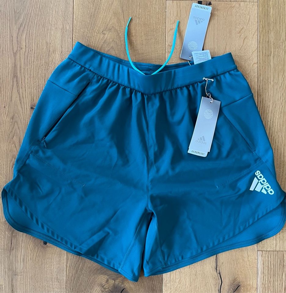 Adidas Shorts NEU Größe S in Hannover