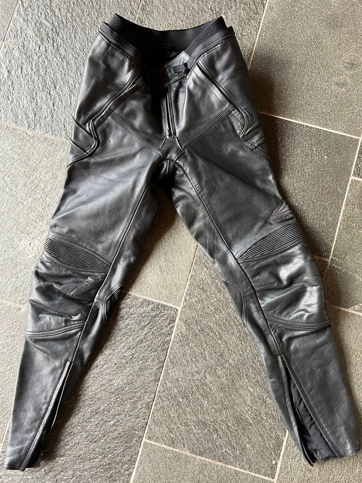 Gut erhaltene Echtleder-Motorradhose XS in Freudenstadt