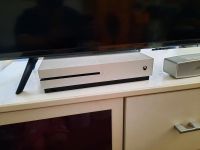 Xbox one S 1TB mit 2 Controller und 3 Spiele... Kiel - Ellerbek-Wellingdorf Vorschau