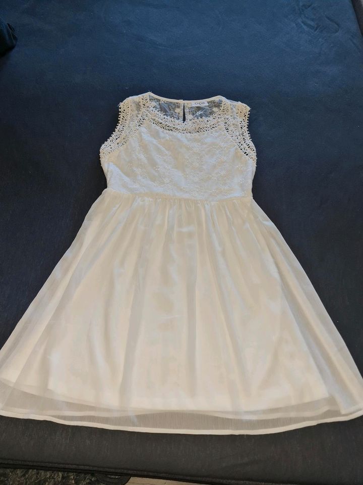 Weißes schickes Spitzen Sommerkleid Größe 38 in Wachtendonk
