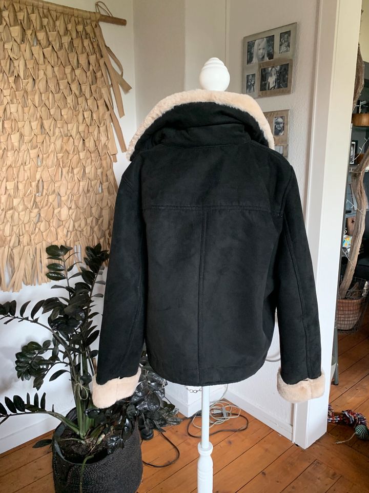 H&M Winterjacke schwarz beige Plüsch Gr L 40, Neu in Enger