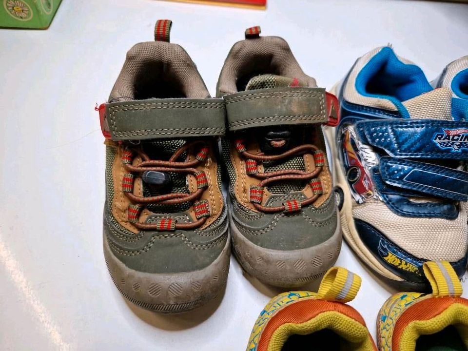 3x Kinderschuhe Gr 26 Saguaro, Mishanaha, Auto Schuhe komplett in Magdeburg