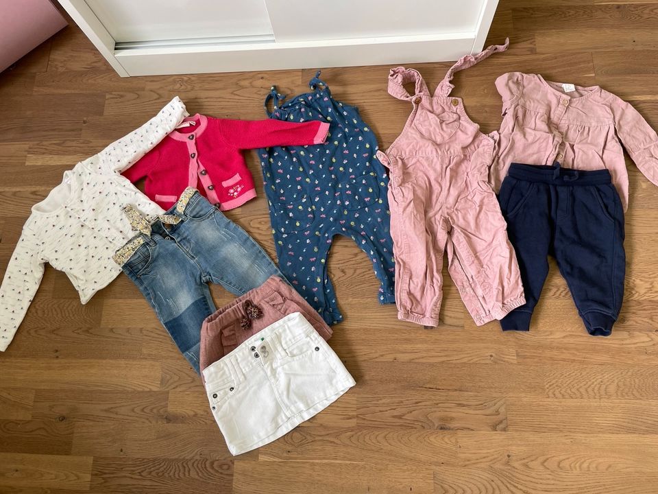 Kleiderpaket Mädchen Zara, Petit Bateau etc. Gr. 80 in Viersen