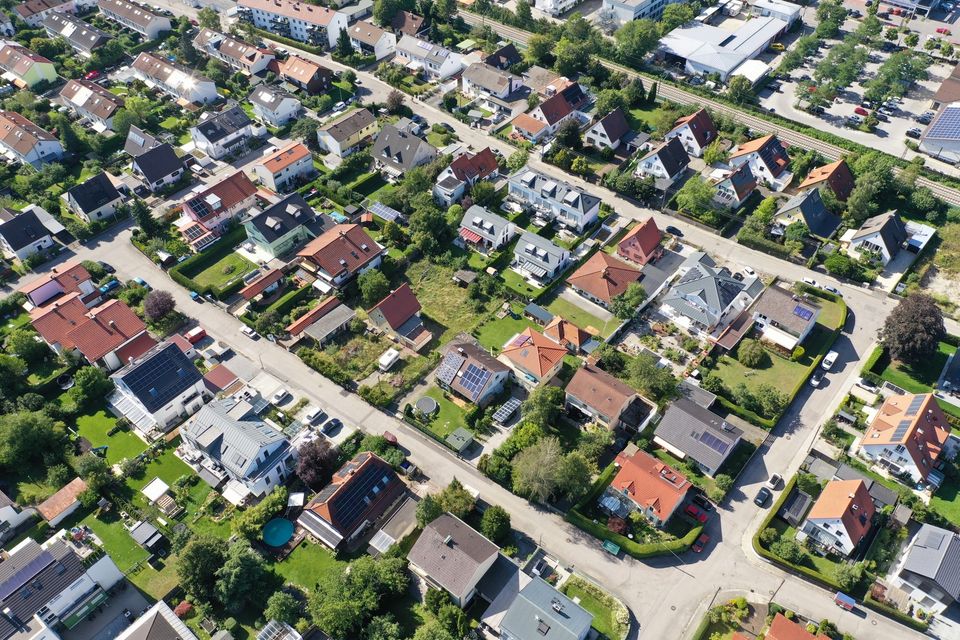 Großes Baugrundstück in sehr guter Lage in Germering-Harthaus (bei München / provisionsfrei) in Germering