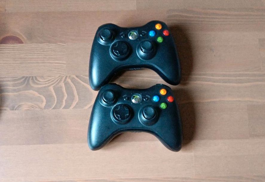 Xbox 360 500GB mit 2 Controllern in Duisburg