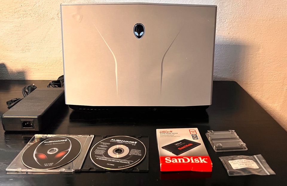 Notebook Dell Alienware 17R4 GTX Gamer 17“ DDR Corsair Win11 Pro in Siegburg