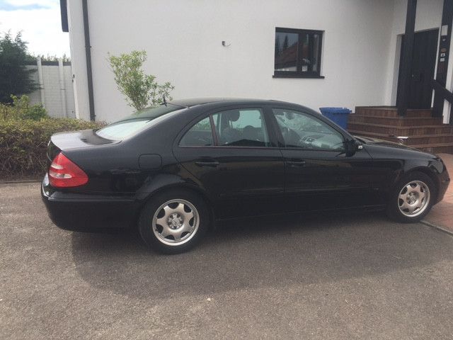 Mercedes-Benz E 220 CDI CLASSIC schwarz in Postbauer-Heng