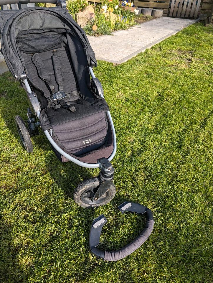 Britax B Motion Buggy Luftreifen Kinderwagen Dreirad Regenhaube in Reinfeld