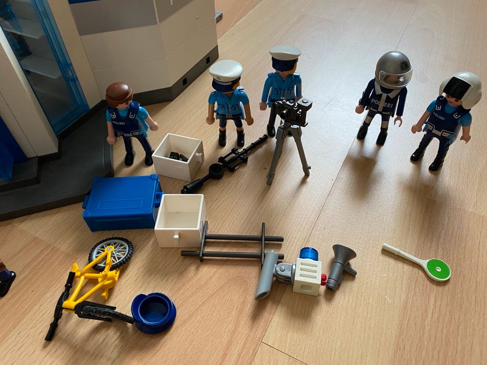 Playmobil Polizeistation/kinderspielzeug/action/Gefängnis/zubehör in Enkenbach-Alsenborn