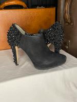 Ausgefallene schwarze High Heels mit Nieten - Rockiger Look Nordrhein-Westfalen - Erkrath Vorschau