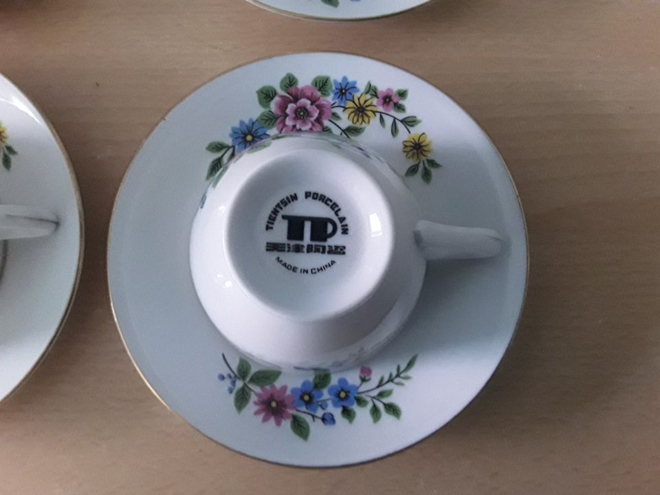 Kaffeeservice weiß 12 Teile Tassen Teller Vogel Blumen TP in Ummanz