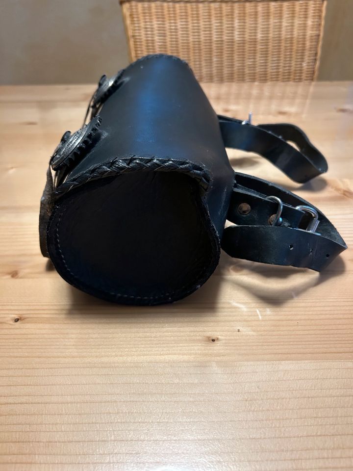 schwarze leder-Lenkertasche/Werkzeugrolle/Motorradtasche in Aulendorf