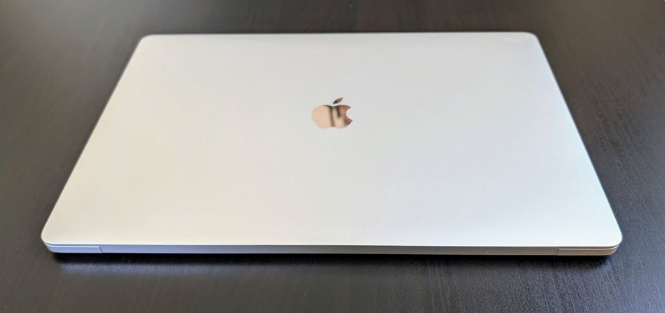 Apple MacBook Pro 16" 2019 Silber Touch Bar 16GB RAM - 512 GB HDD in Gießen