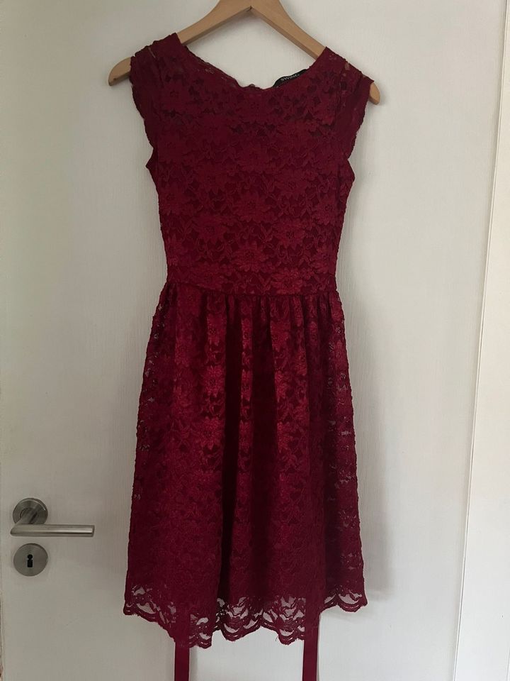 Rotes Kleid in Hameln