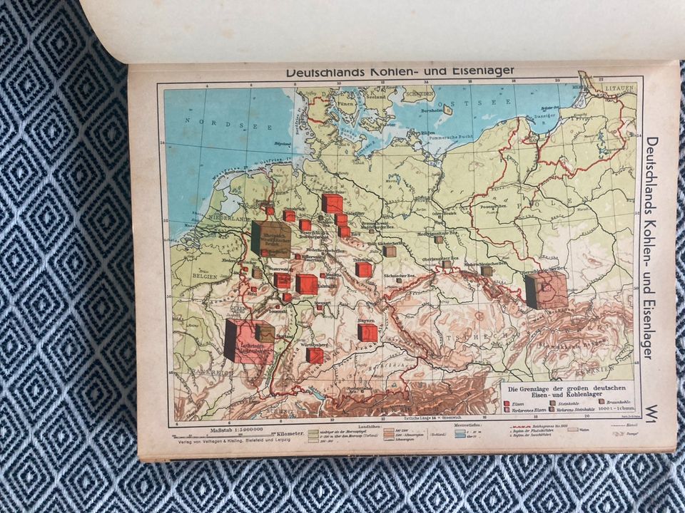 Atlas , Volksatlas, Universal Atlas, 2x, Velhagen Klasing in Burgdorf