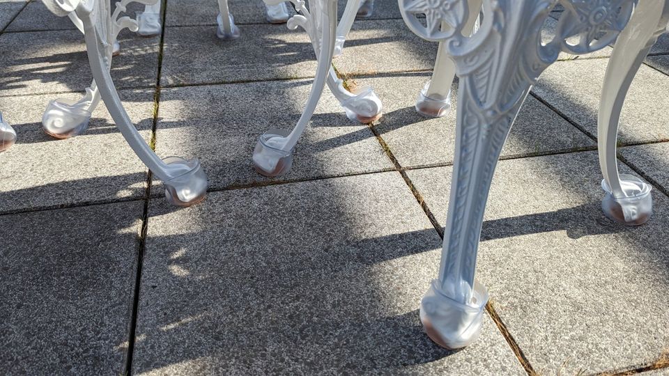 Gartenmöbel Sitzgruppe aus Gusseisen - weiss - renoviert in Köln