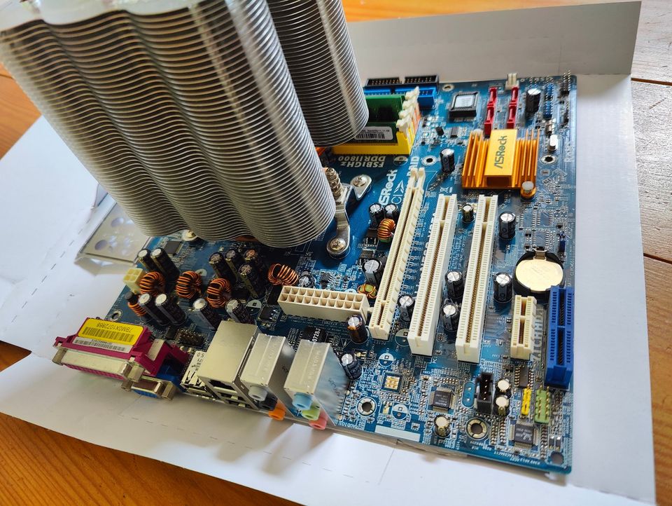 Asrock ALiveNF6G-VSTA AM2+ AMD x2 BE-2300 SonicTower 8GB Ram in Cottbus