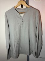 Grauer 1982 Longsleeve / Pullover mit Knöpfen Gr. M Herren Berlin - Charlottenburg Vorschau