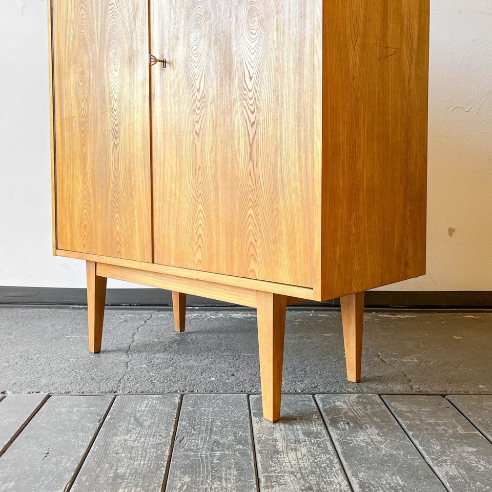 wäscheschrank schrank hellerau kommode alt vintage OH-SO-NICE in Berlin