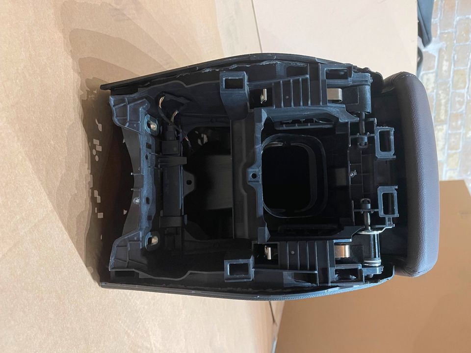 BMW X5 G05 MITTELKONSOLE ARMLEHNE CENTER CONSOLE in Velbert