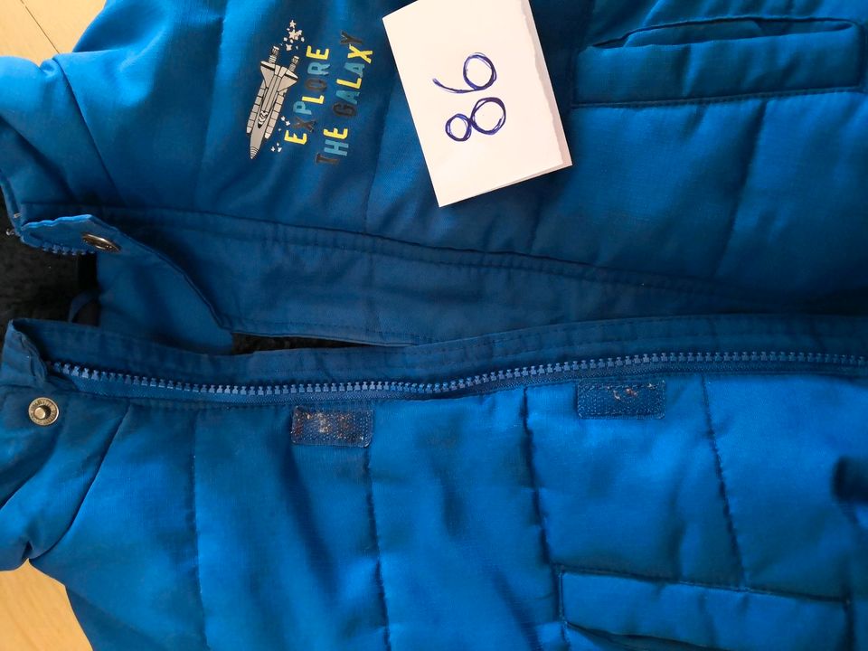 Schön warme Winterjacke blau 86 in Möglingen 