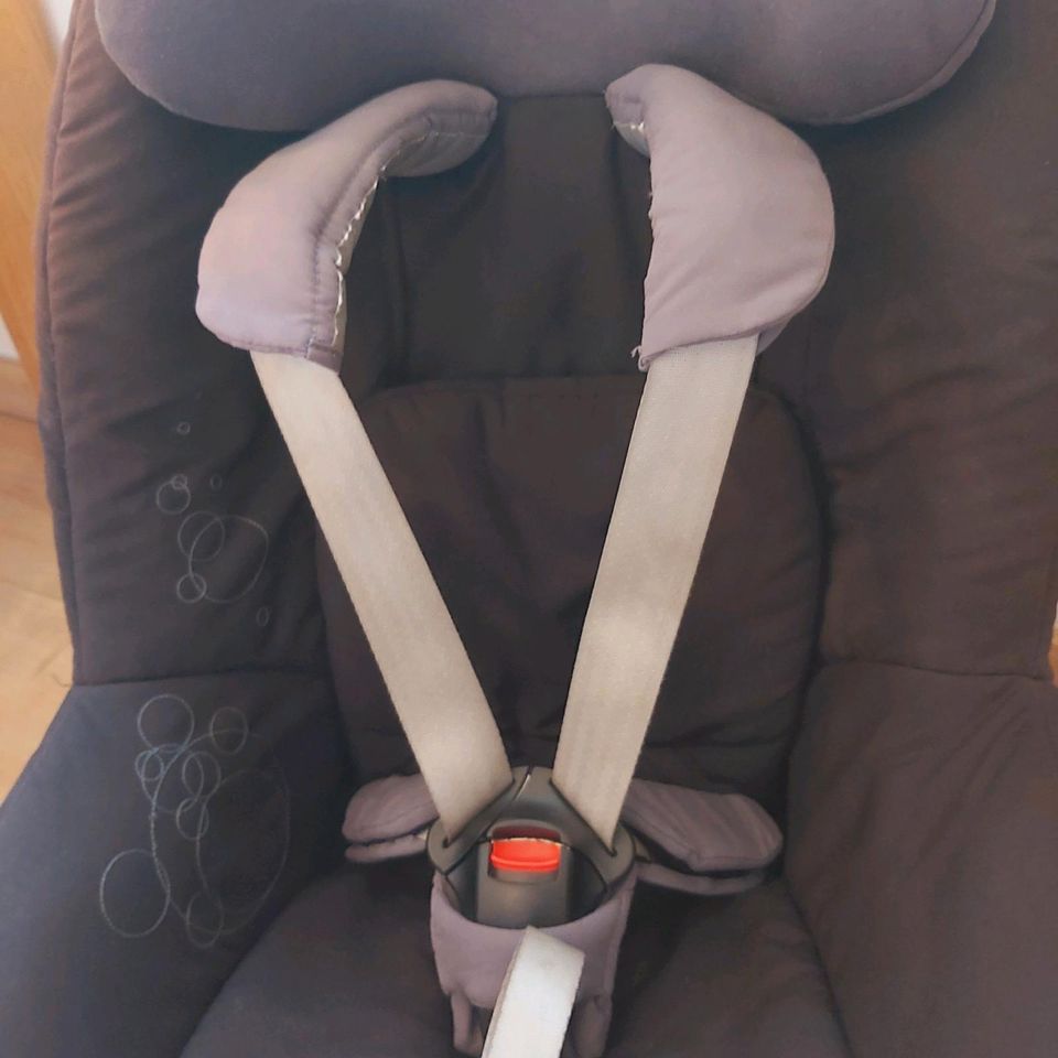 Kindersitz Autositz Maxi-Cosi Pearl inkl. Isofix-Station in Delitzsch