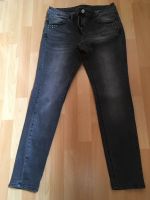 Jeans, skinny, grau, Nieten, Größe 40 Rheinland-Pfalz - Vettelschoß Vorschau