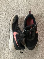 Nike Revolution Sneakers Sportschuhe schwarz-rosa 29,5 Bayern - Landshut Vorschau