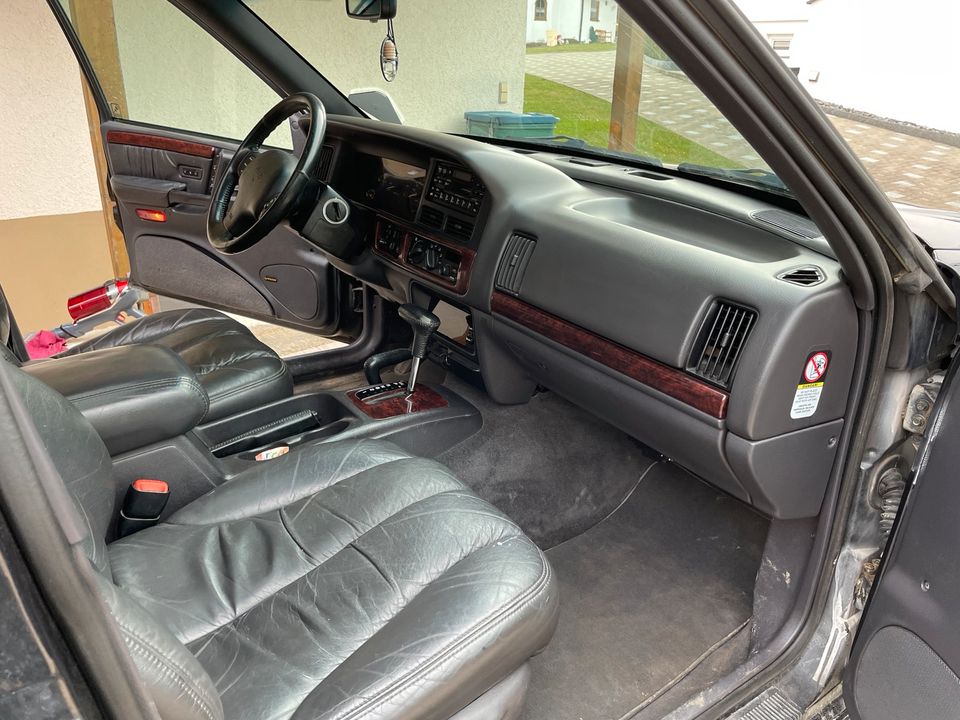 Jeep Grand Cherokee ZG 5,9 in Mahlstetten