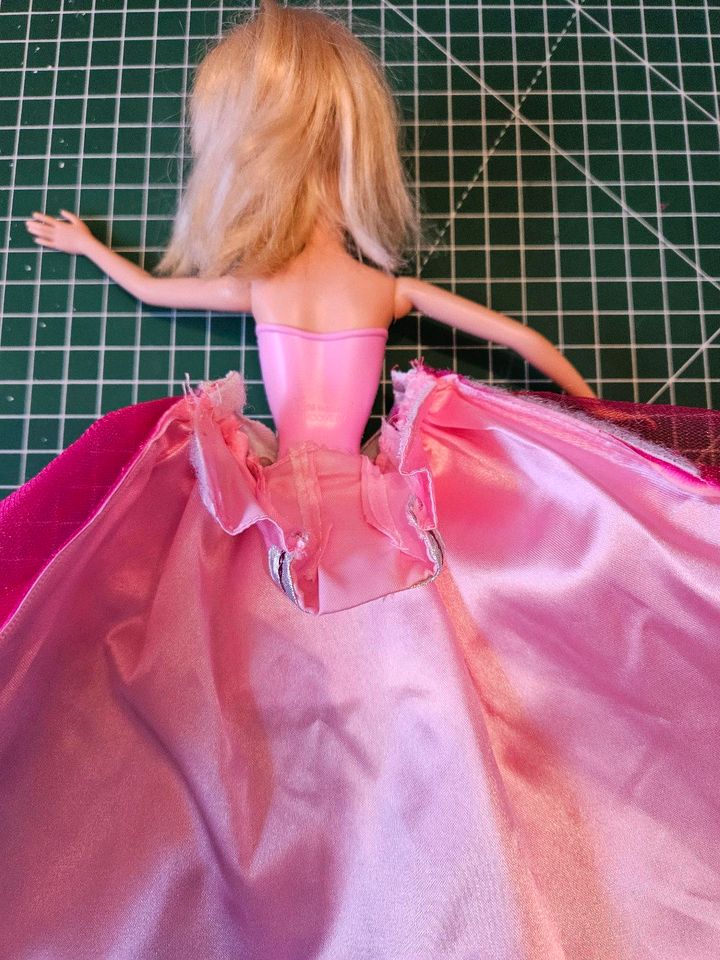 Barbie Puppe Prinzessin Kleid in Bad Honnef