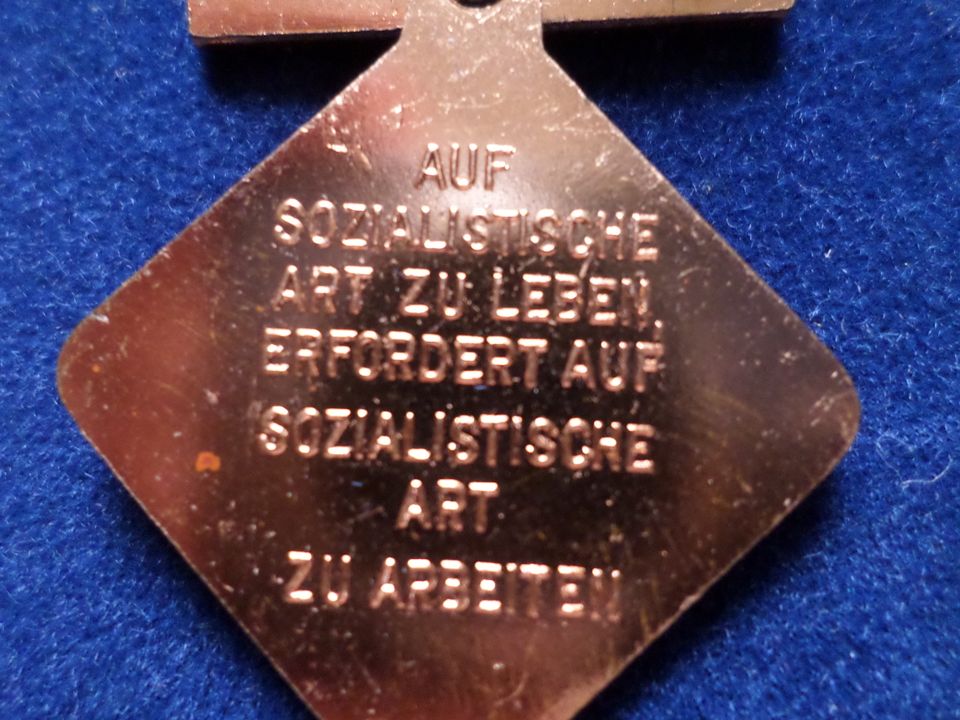 DDR Medaille Orden Abzeichen "Aktivist der soz. Arbeit ab 4€ in Berlin