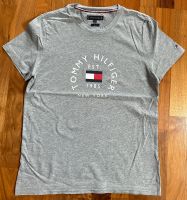Neuwertig grau farbenes Shirt Tommy Hilfiger in M mit Logo Print Niedersachsen - Lilienthal Vorschau