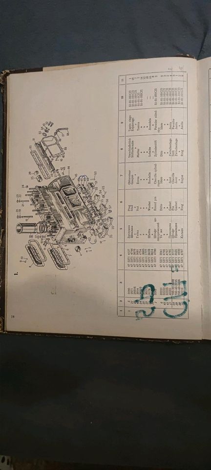 Original Ersatzteilkatalog Traktor T-130M Raupe Kettenschlepper in Dresden