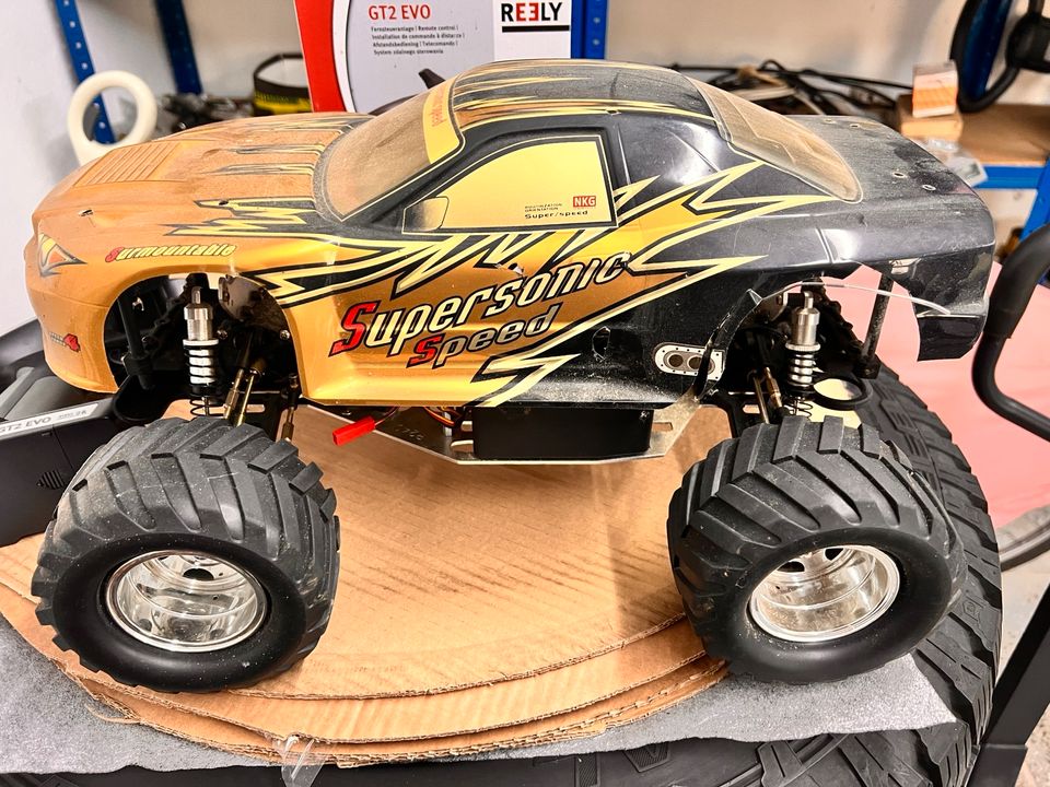 RC Nitro Verbrenner Ferngesteuertes Auto in Lohsa